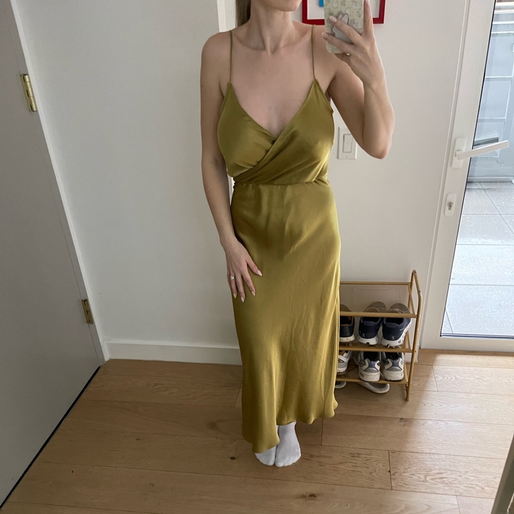 Medium Zara olive green silk midi dress 💚